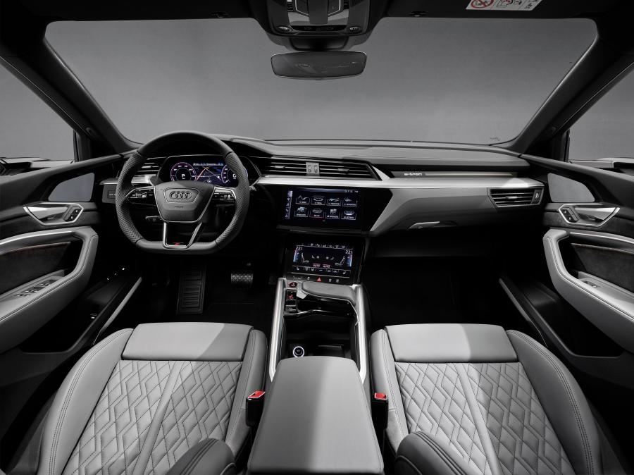 Торпедо Audi e-tron S 2020 года  (WW) (фото 53 из 62)